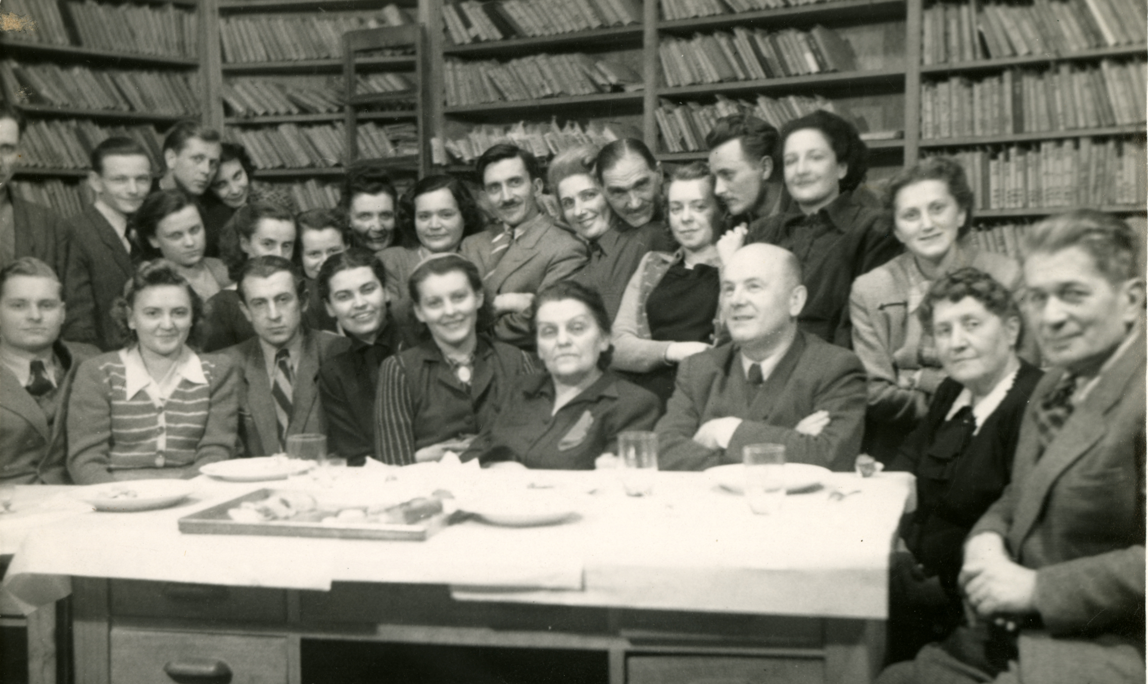 Pracownicy księgarni — 1945